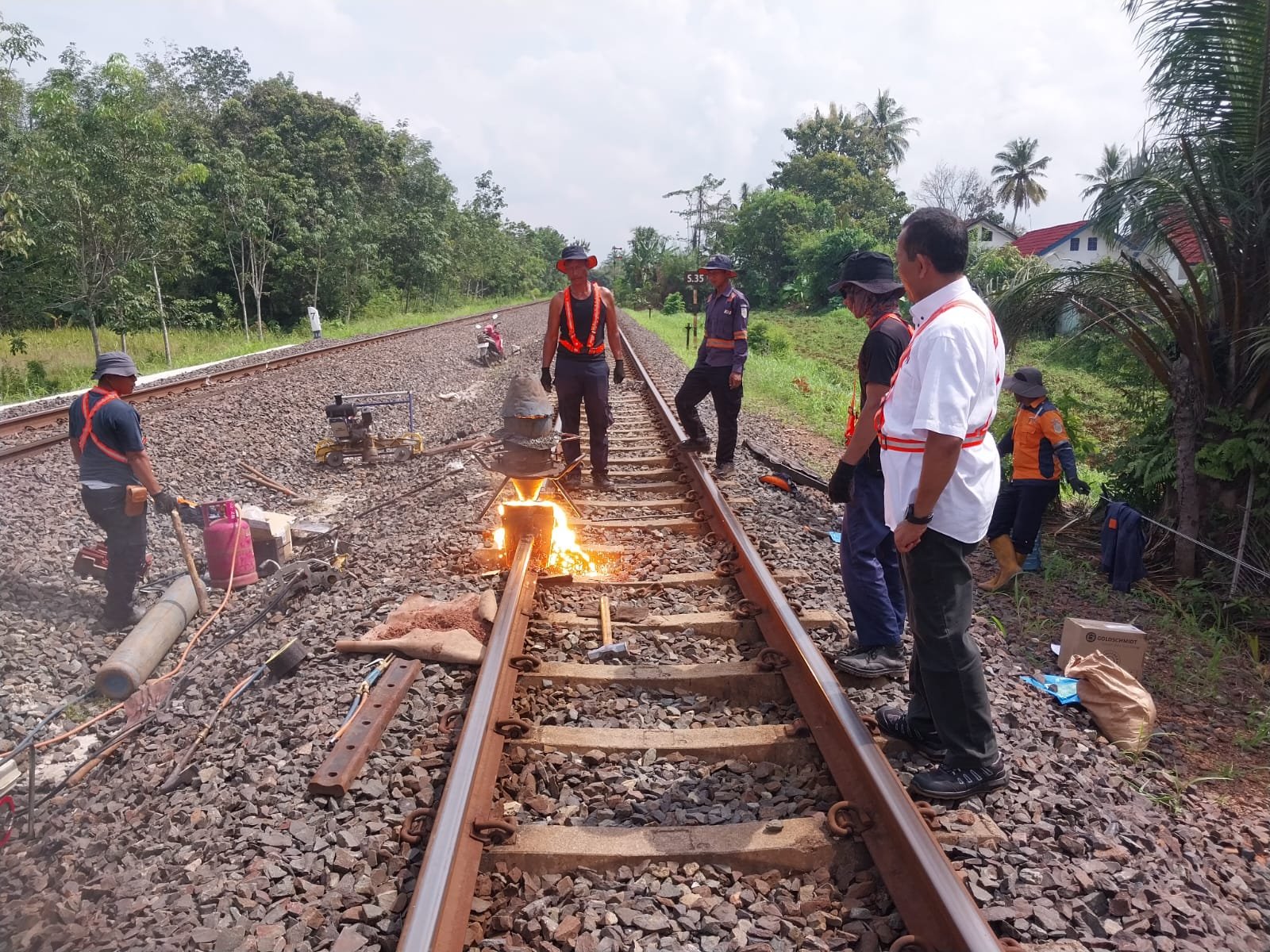 Konstruksi & Manajemen Proyek